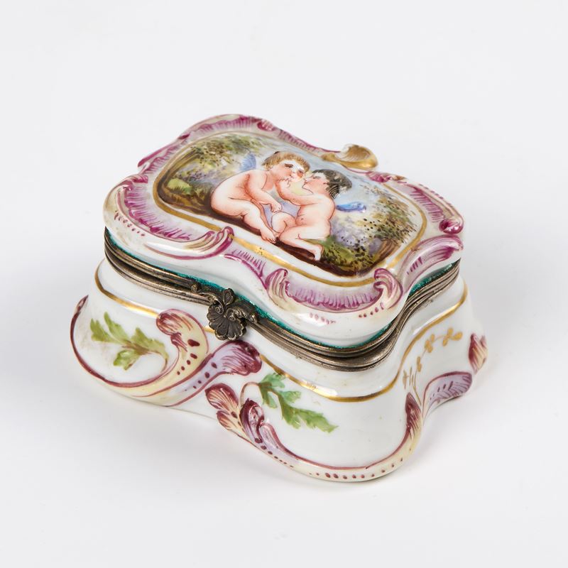 Scatolina rettangolare in porcellana policroma