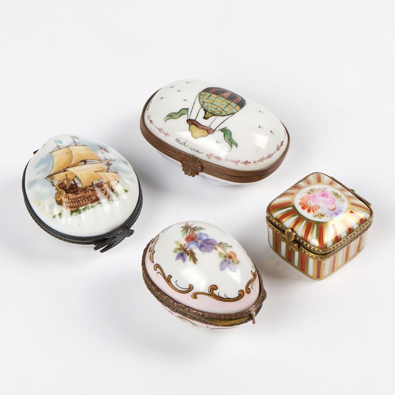 Quattro scatoline in porcellana policroma