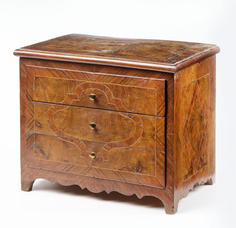 Modello di cassettone in legno