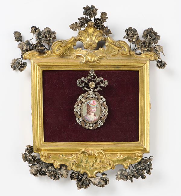Pendente-spilla con miniatura raffigurante «Dama con cappello»