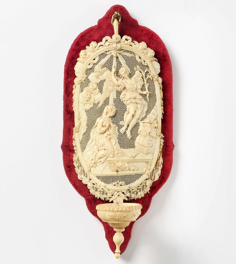 Acquasantiera da parete in avorio