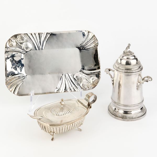 Tre oggetti in argento  - Auction L'Arte della Tavola - Casa d'aste Farsettiarte