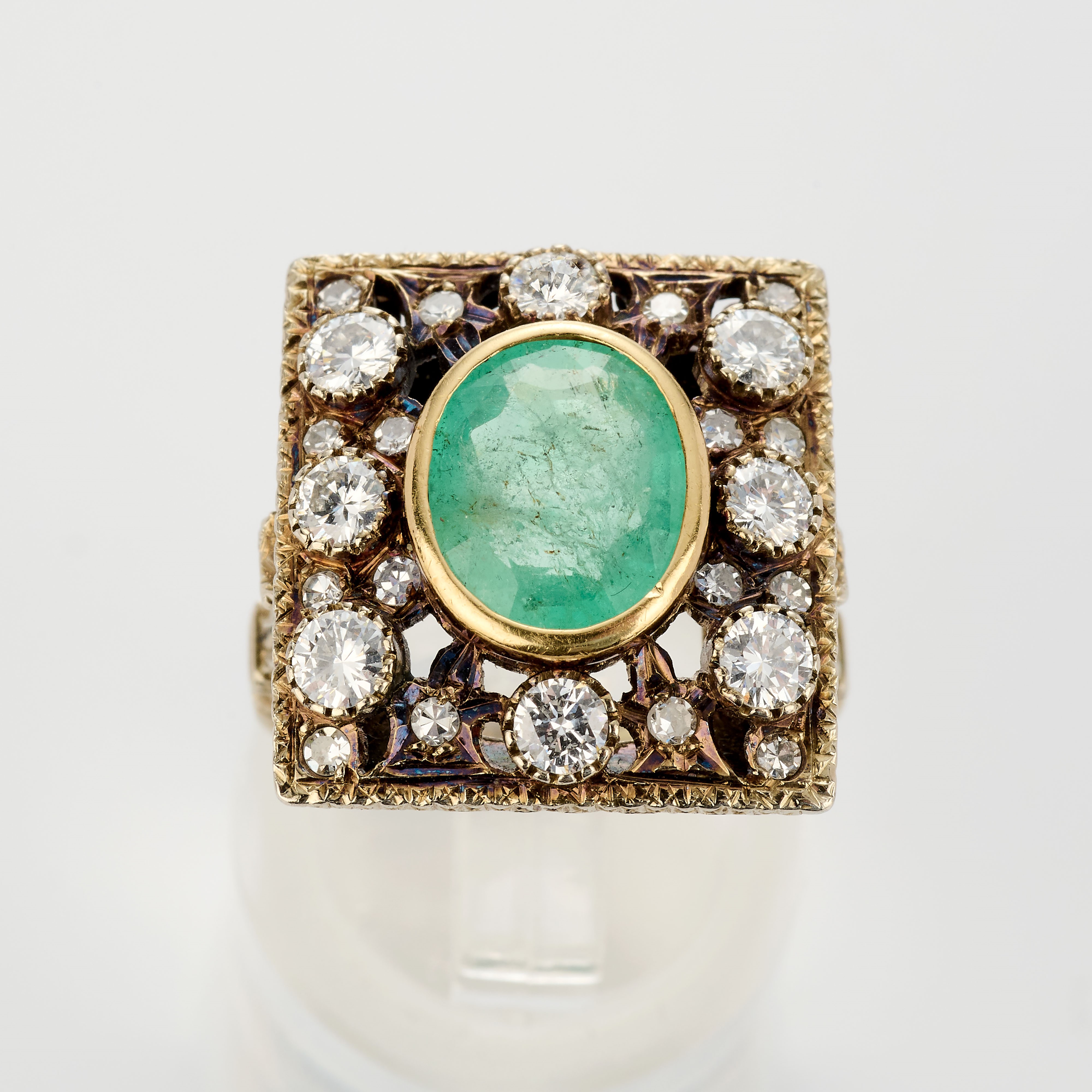 Anello quadrato con smeraldo e diamanti