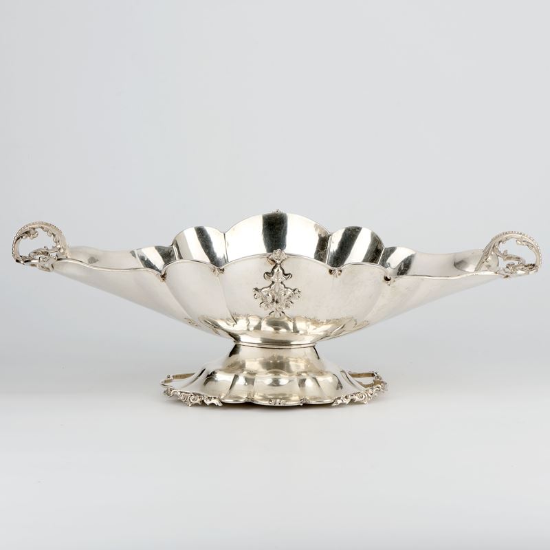 Centrotavola ovoidale in argento