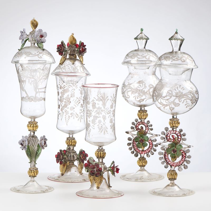 Cinque bicchieri antichi in vetro soffiato