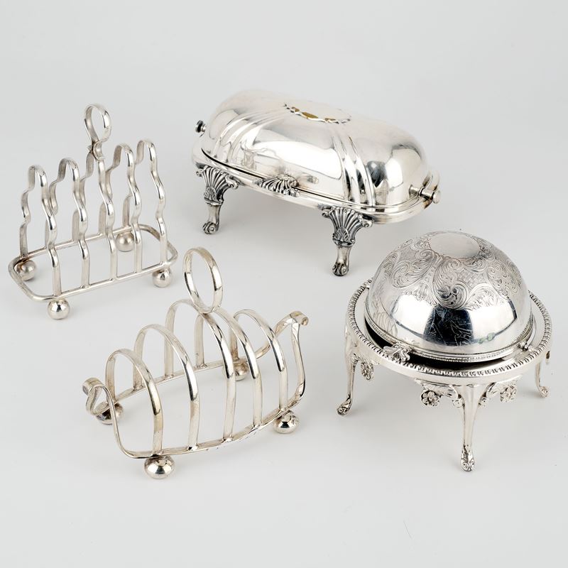 Due porta toast e due porta burro in metallo argentato