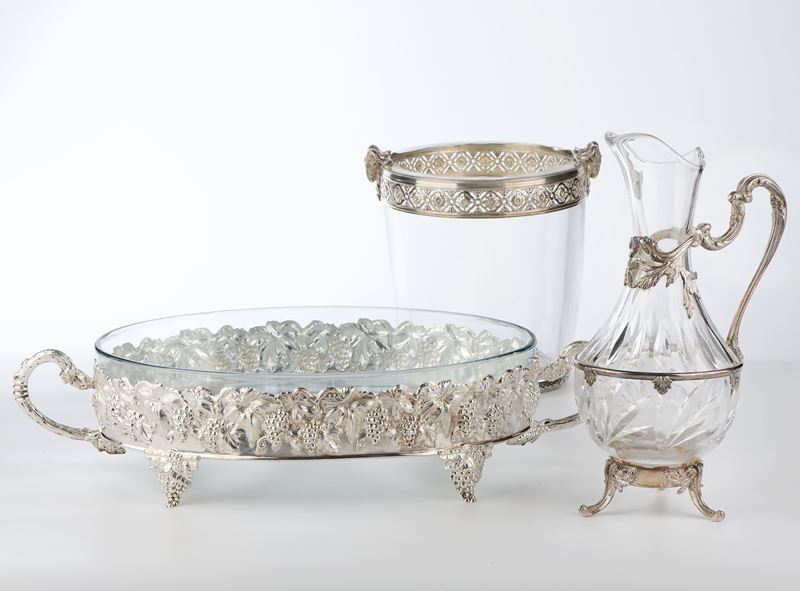 Tre oggetti in argento e metallo argentato