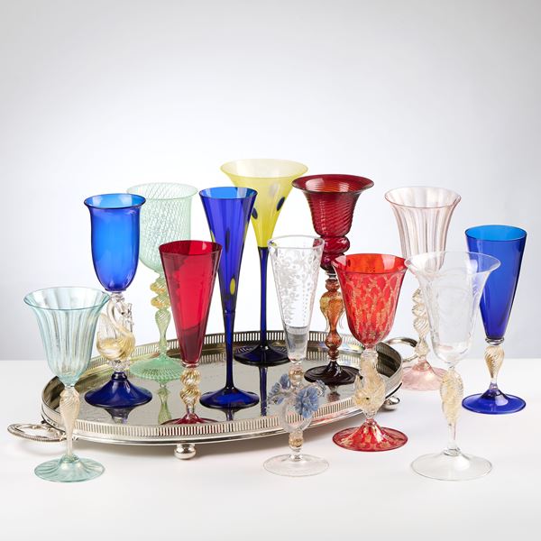 Dodici bicchieri decorativi in vetro di Murano e un vassoio in metallo argentato  - Asta L'Arte della Tavola - Casa d'aste Farsettiarte