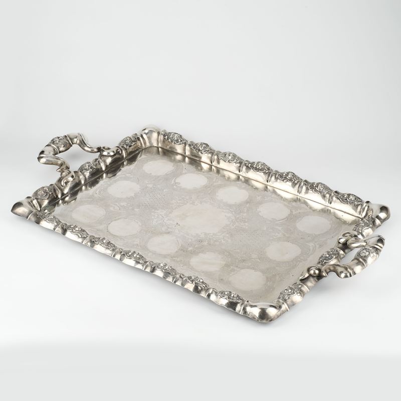 Grande vassoio rettangolare in argento