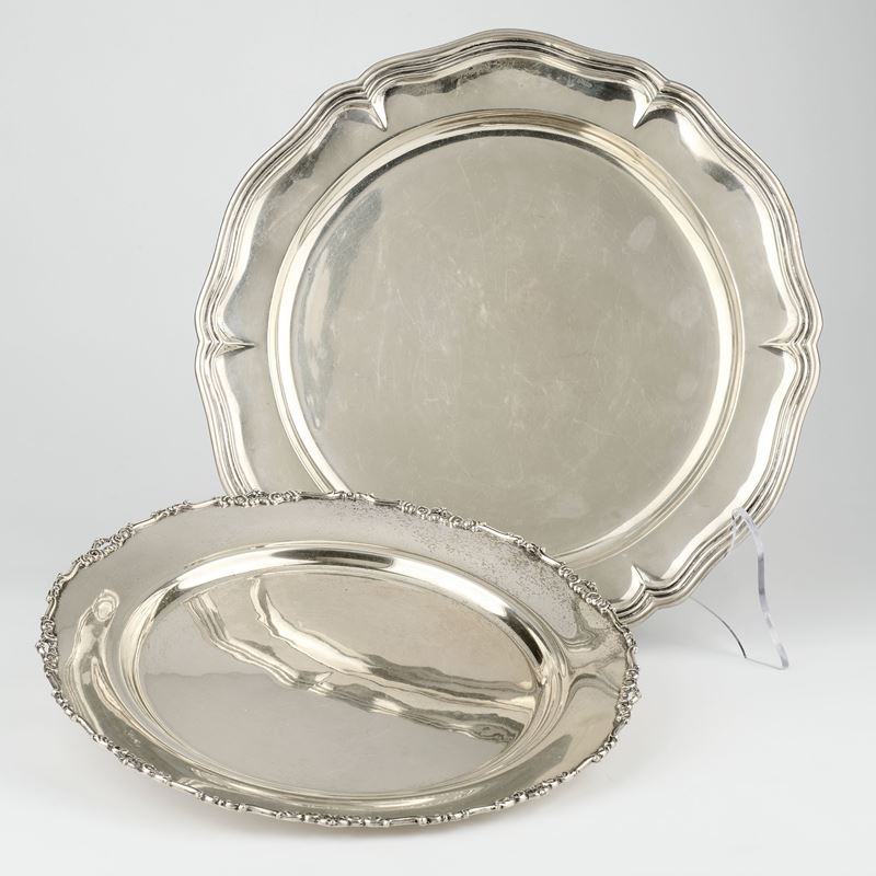 Due vassoi rotondi in argento