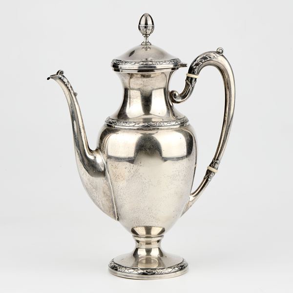 Caffettiera in argento  - Auction L'Arte della Tavola - Casa d'aste Farsettiarte