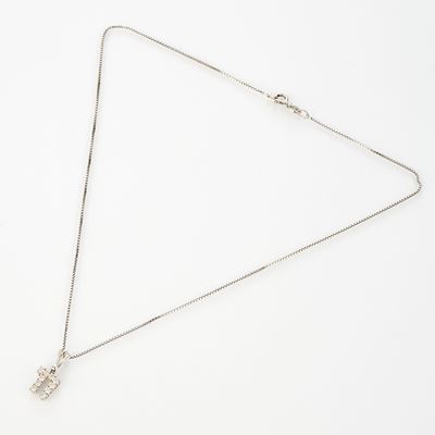 Catenina in argento con pendente “Chai” in oro bianco e diamanti