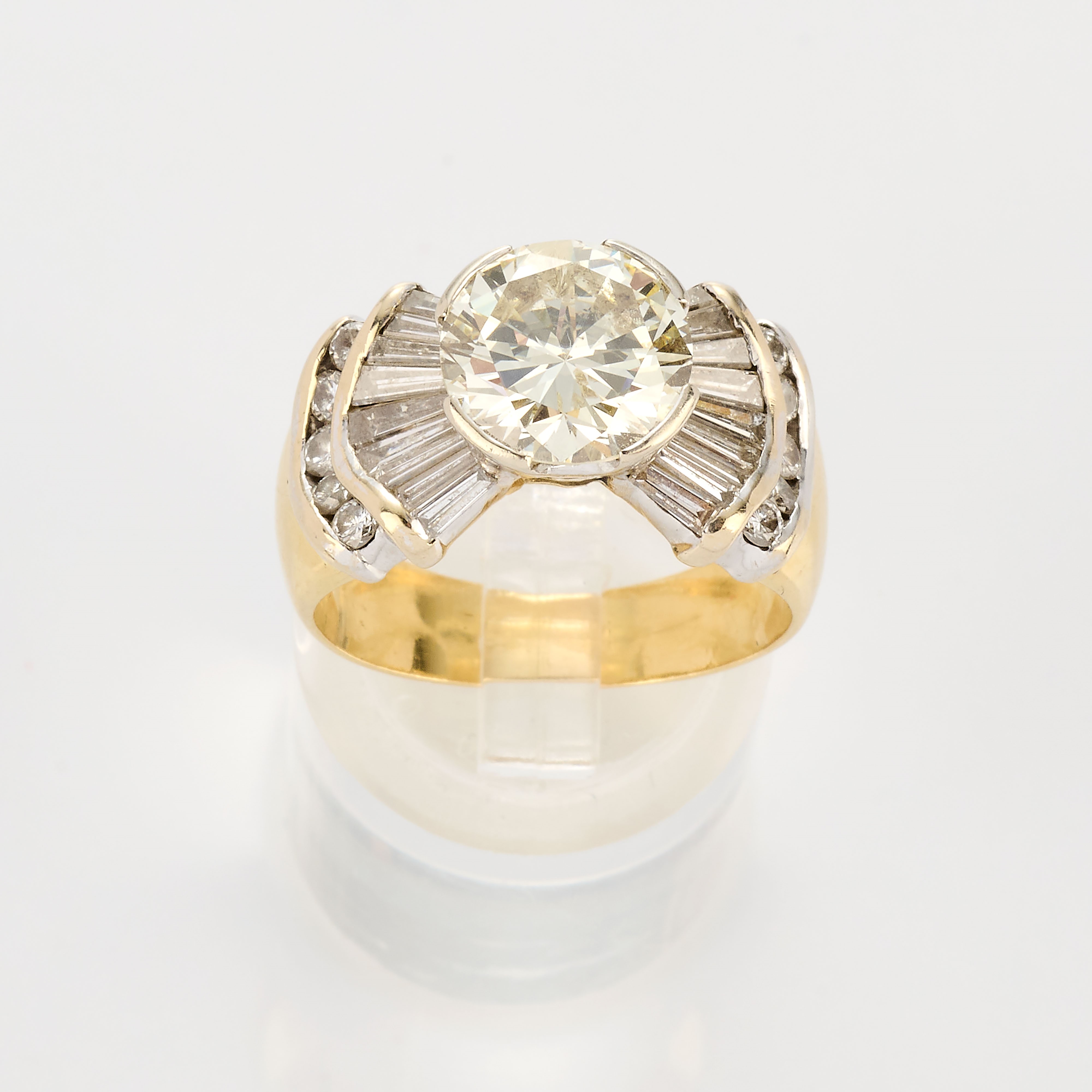 Anello solitario a fiocco in oro giallo e bianco con diamanti