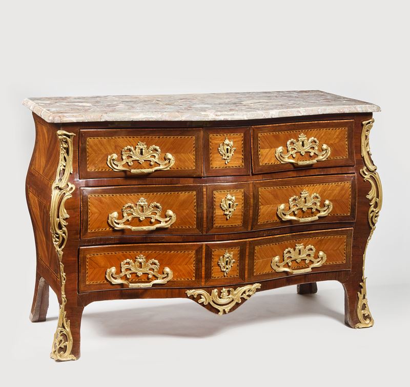 Comò lastronato in legno di mogano e palissandro