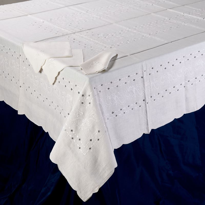 Tovaglia in lino con dodici tovaglioli