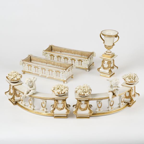 Capodimonte centrotavola in porcellana bianca e oro