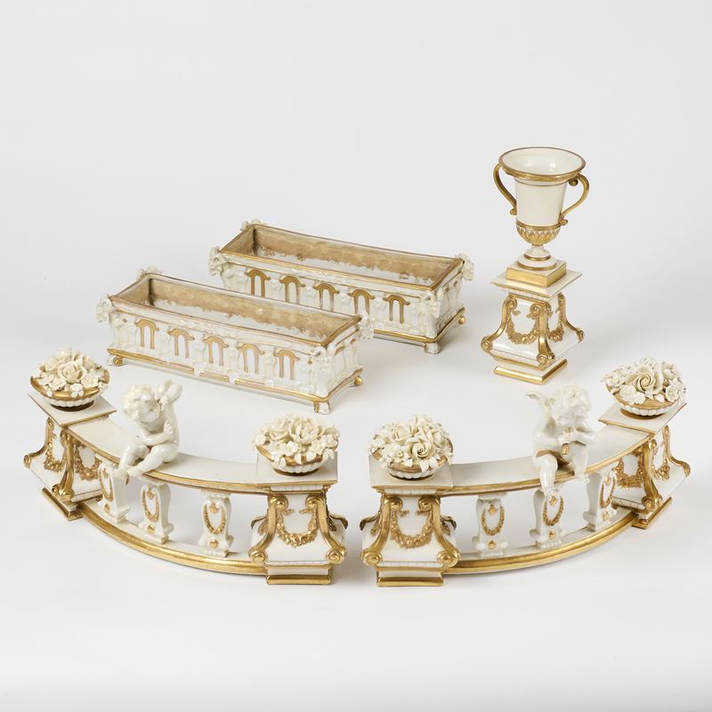 Capodimonte centrotavola in porcellana bianca e oro