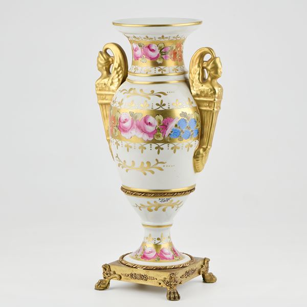 Limoges grande vaso stile Impero in porcellana  - Asta L'Arte della Tavola - Casa d'aste Farsettiarte