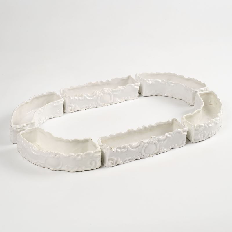 Centrotavola 'Giardino all'italiana', terraglia avorio, cm 4x46x28