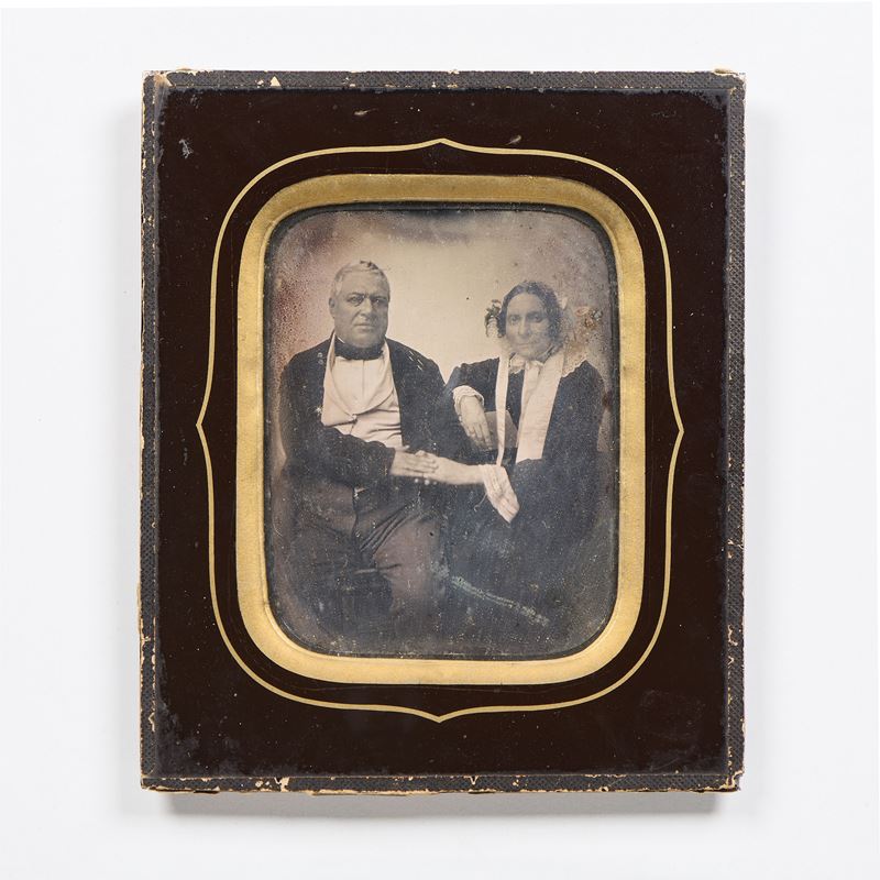 Dagherrotipo raffigurante «Coppia di sposi anziani che si tengono per mano»