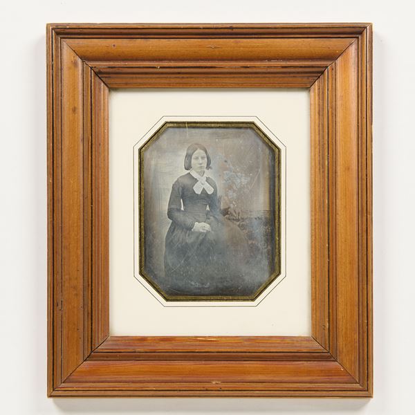 Dagherrotipo raffigurante «Giovane donna al tavolo»
