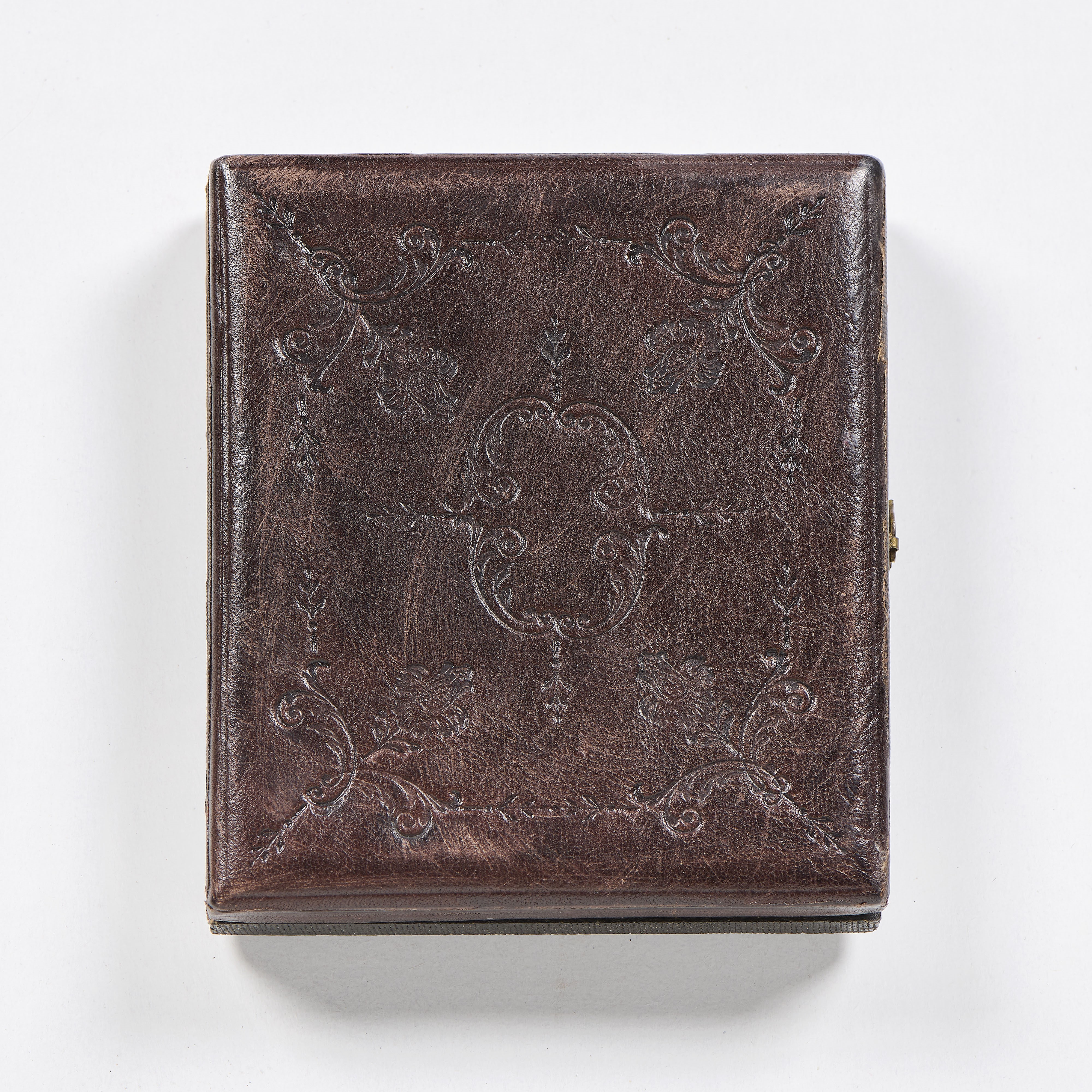 Ambrotipo raffigurante «Ritratto di bambina seduta con bambola»