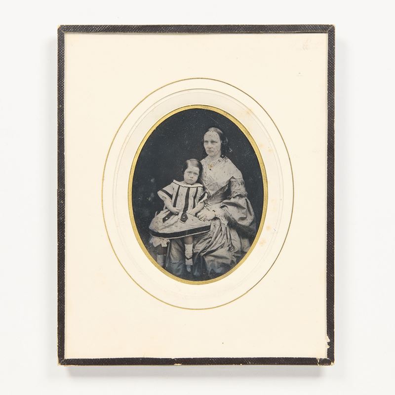 Ambrotipo raffigurante «Ritratto di madre e figlia»