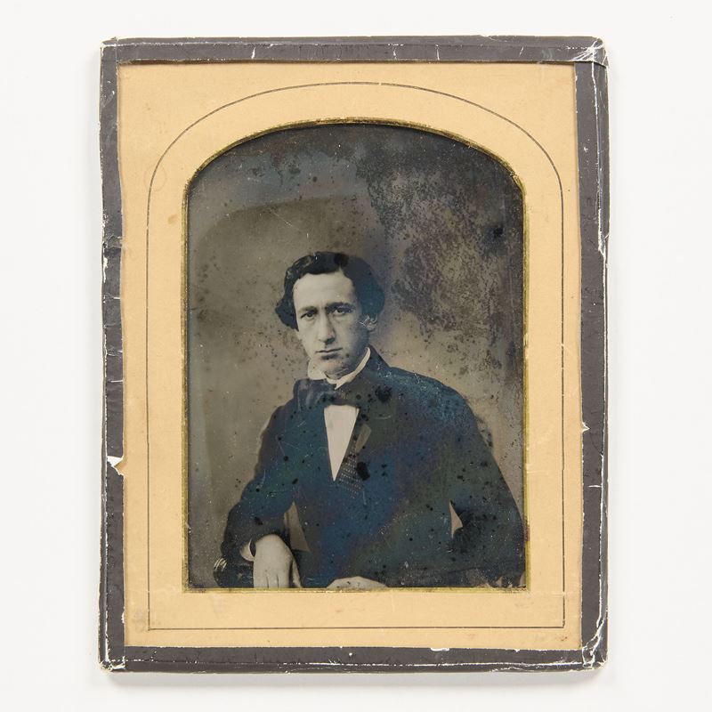 Ambrotipo raffigurante «Ritratto di giovane uomo con marsina»
