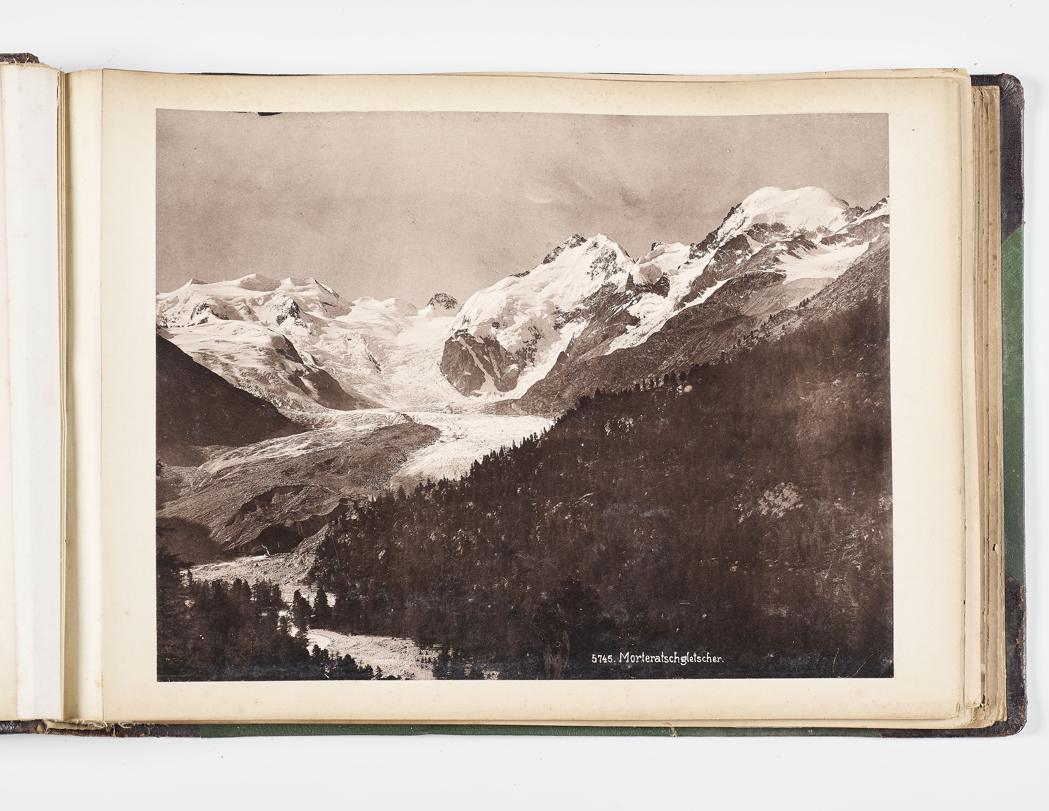 Non comune album da viaggio oblungo