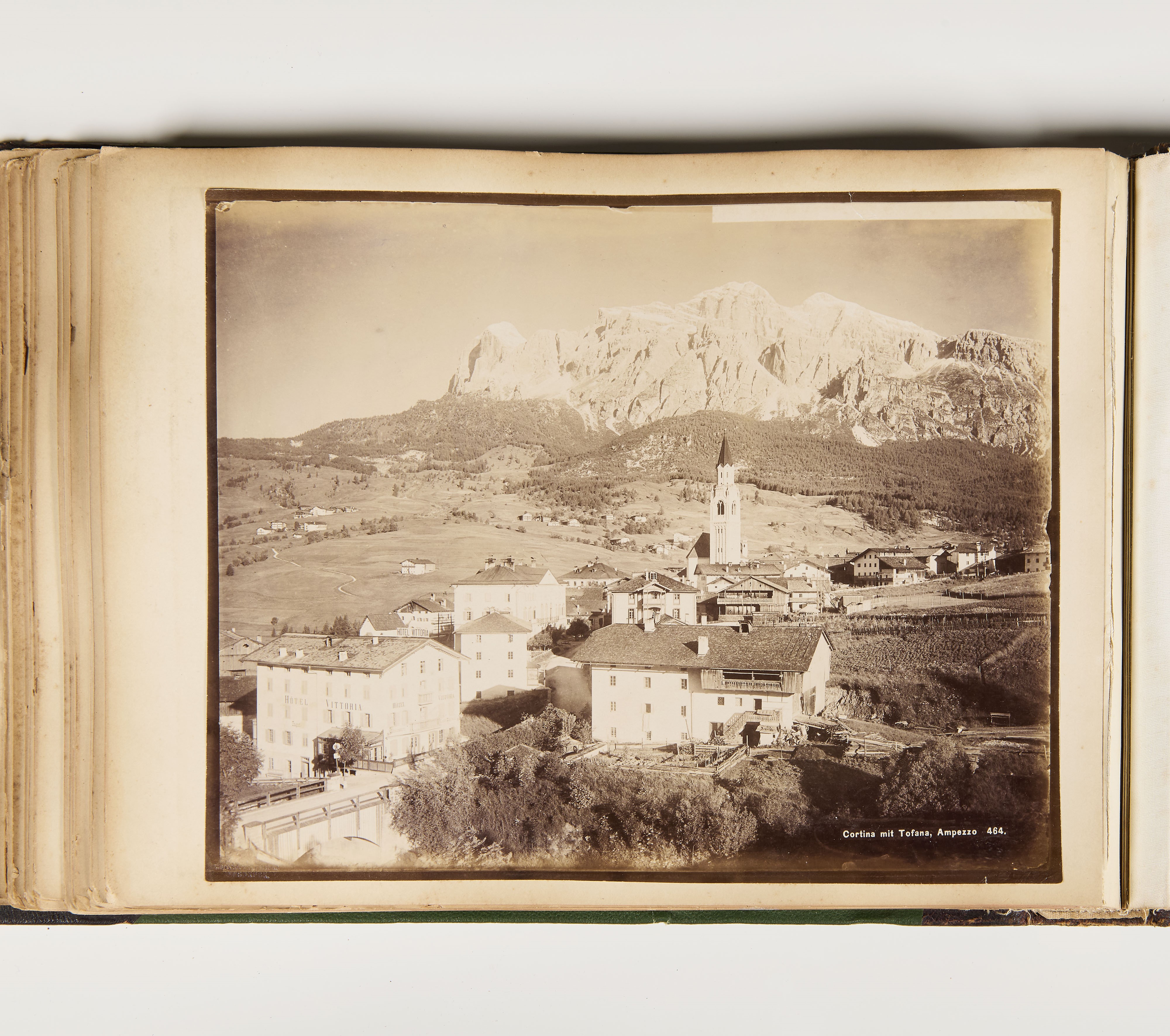 Non comune album da viaggio oblungo