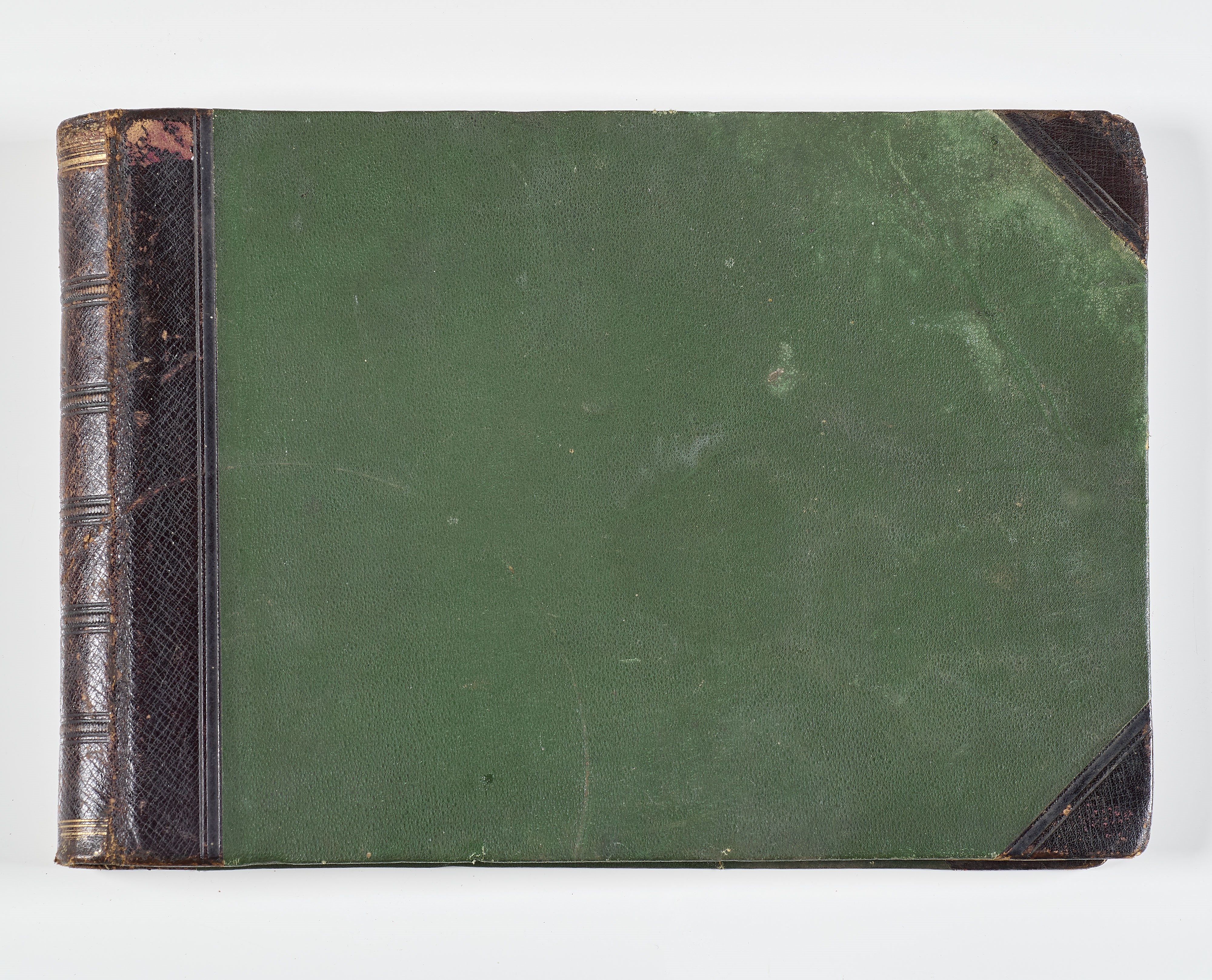 Non comune album da viaggio oblungo