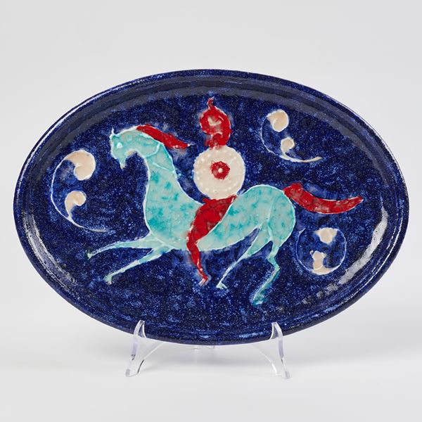 Uberto Zannoni - Vassoio ovale con decoro raffigurante cavallo e cavaliere