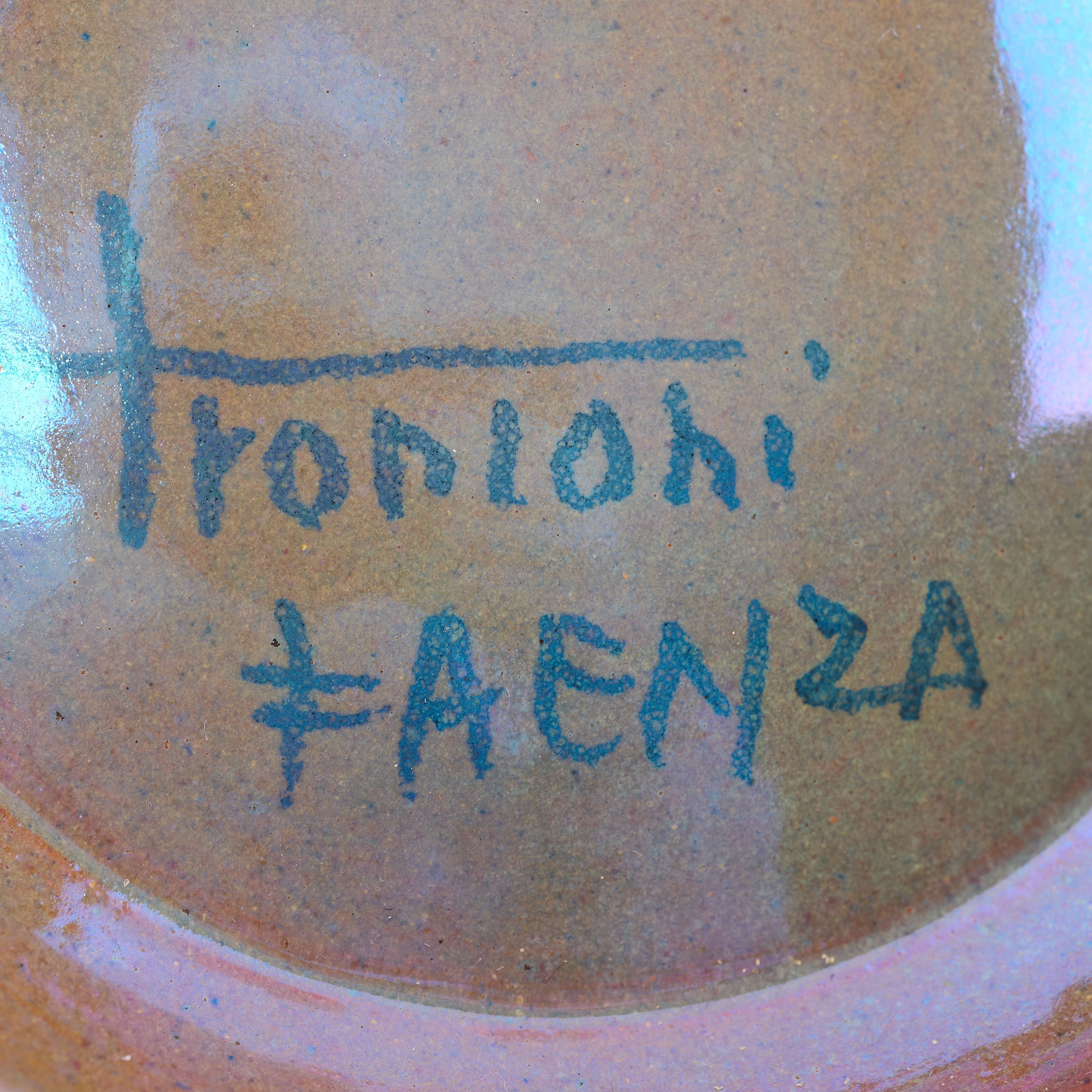 Piatto con decoro a ornati