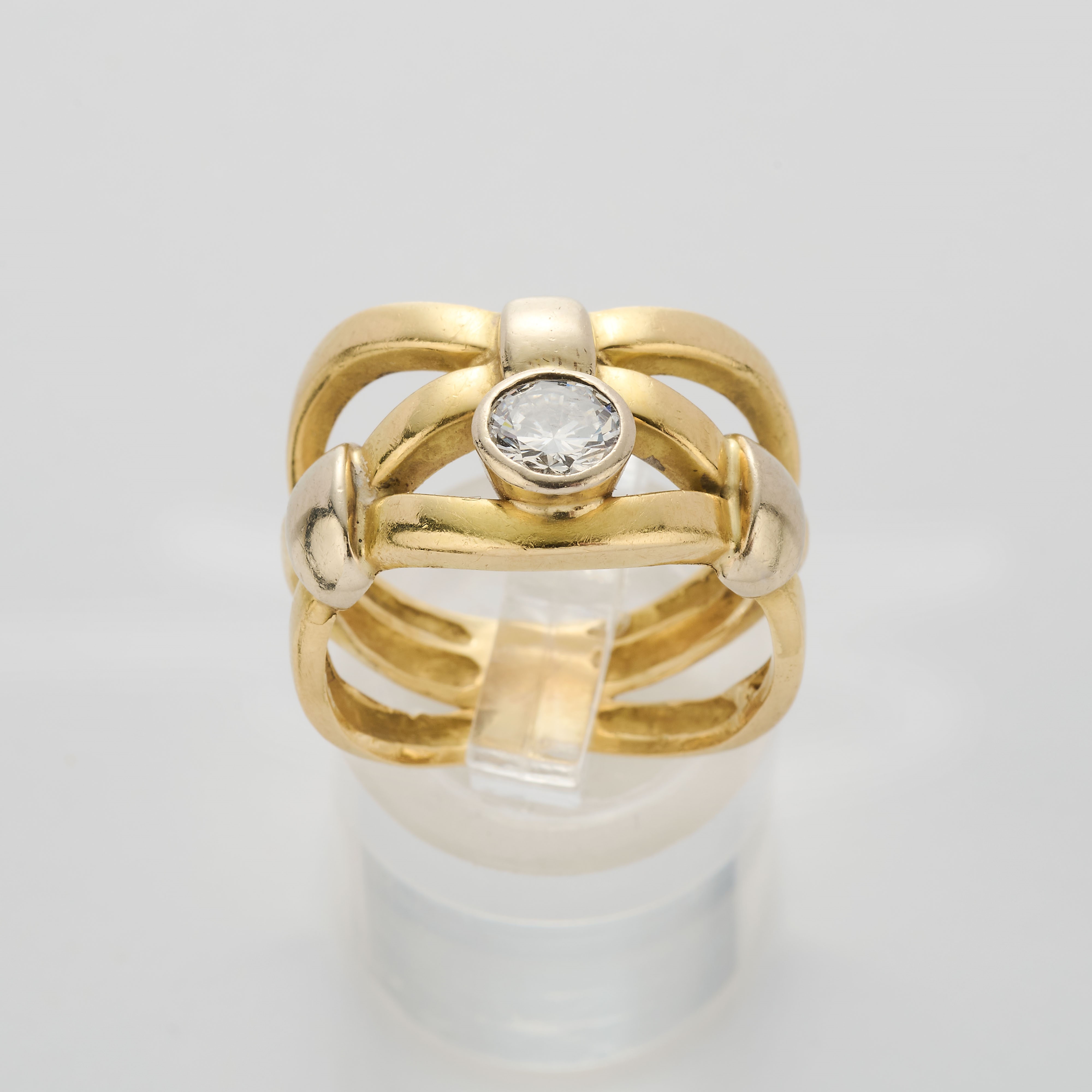 Anello a maglia intrecciata con diamante
