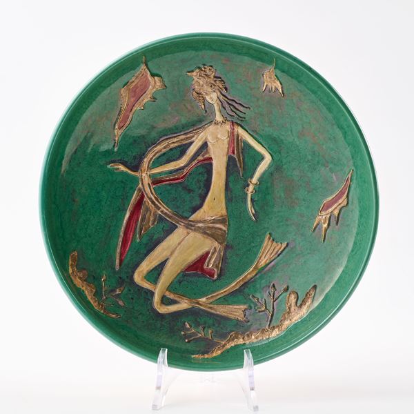 Pietro Melandri - Piatto con decoro a rilievo raffigurante figura mitologica