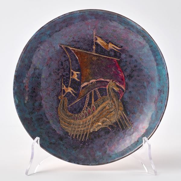 Pietro Melandri - Piatto con decoro a rilievo raffigurante antico veliero