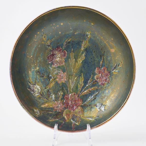 Riccardo Gatti - Grande ciotola con decoro a rilievo raffigurante mazzo di fiori