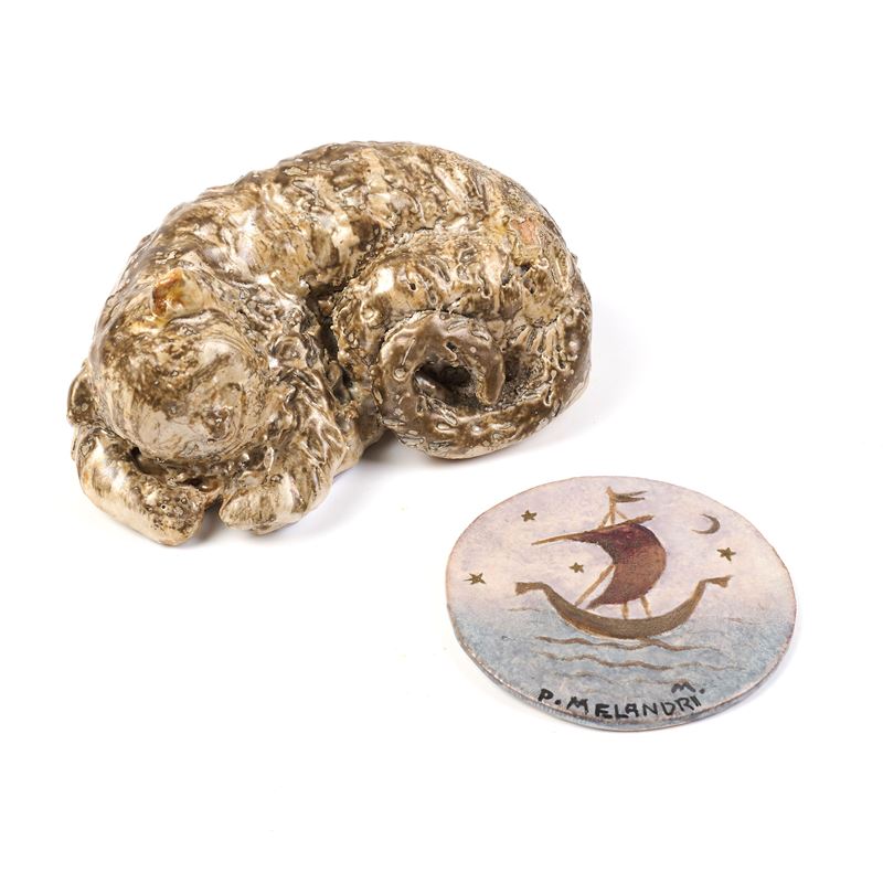 Due piccoli oggetti in ceramica policroma