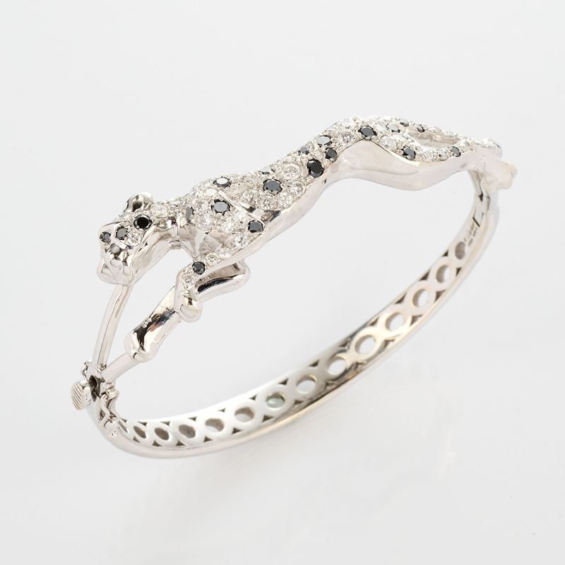 Bracciale rigido a pantera in oro bianco con diamanti e onice