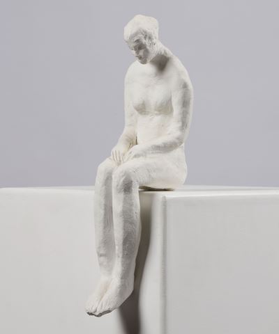 Figura seduta, scultura in terracotta
