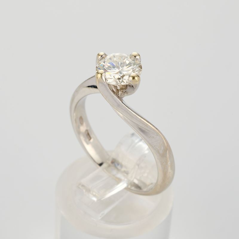 Anello in oro bianco con diamante
