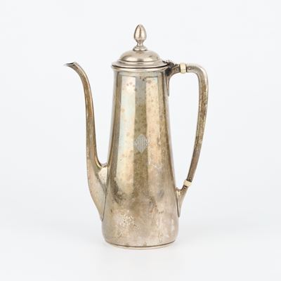 Caffettiera in argento, Tiffany, corpo cilindrico liscio con monogramma inciso (inizio XX secolo)