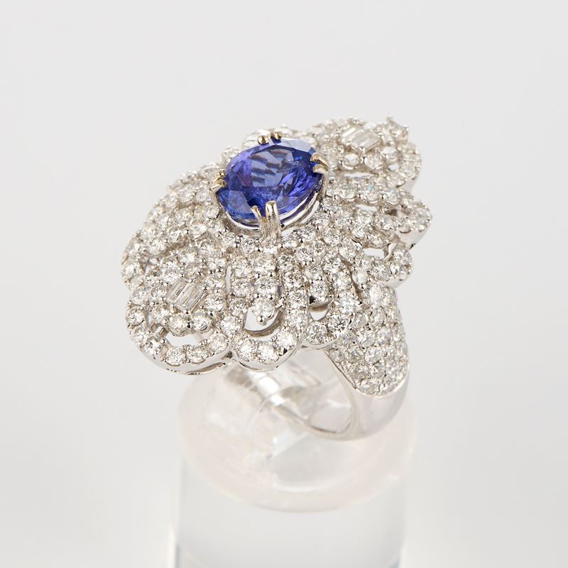 Anello in oro bianco con tanzanite e diamanti