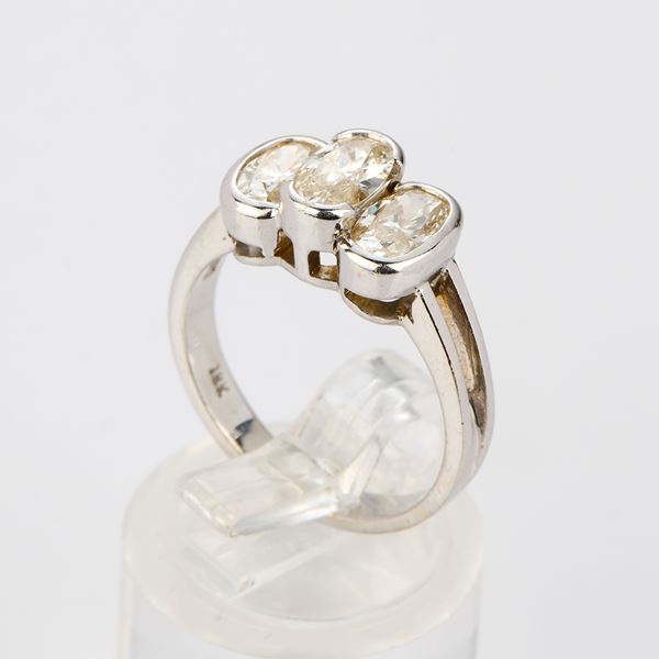 Anello in oro bianco con diamanti