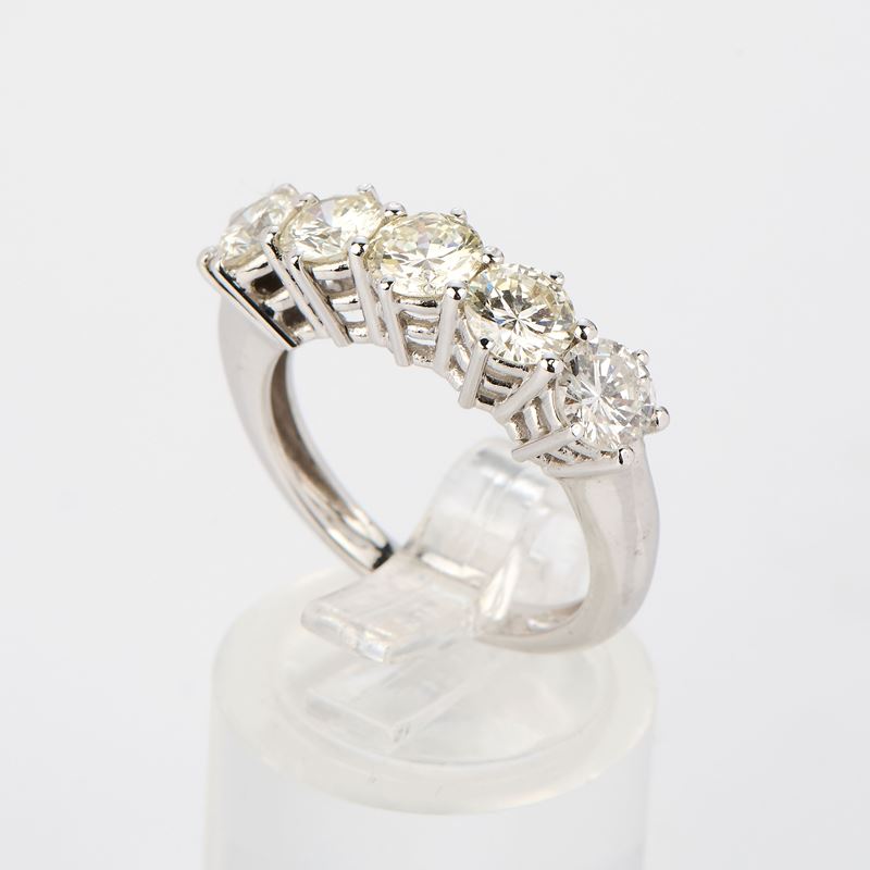 Anello veretta in oro bianco con diamanti