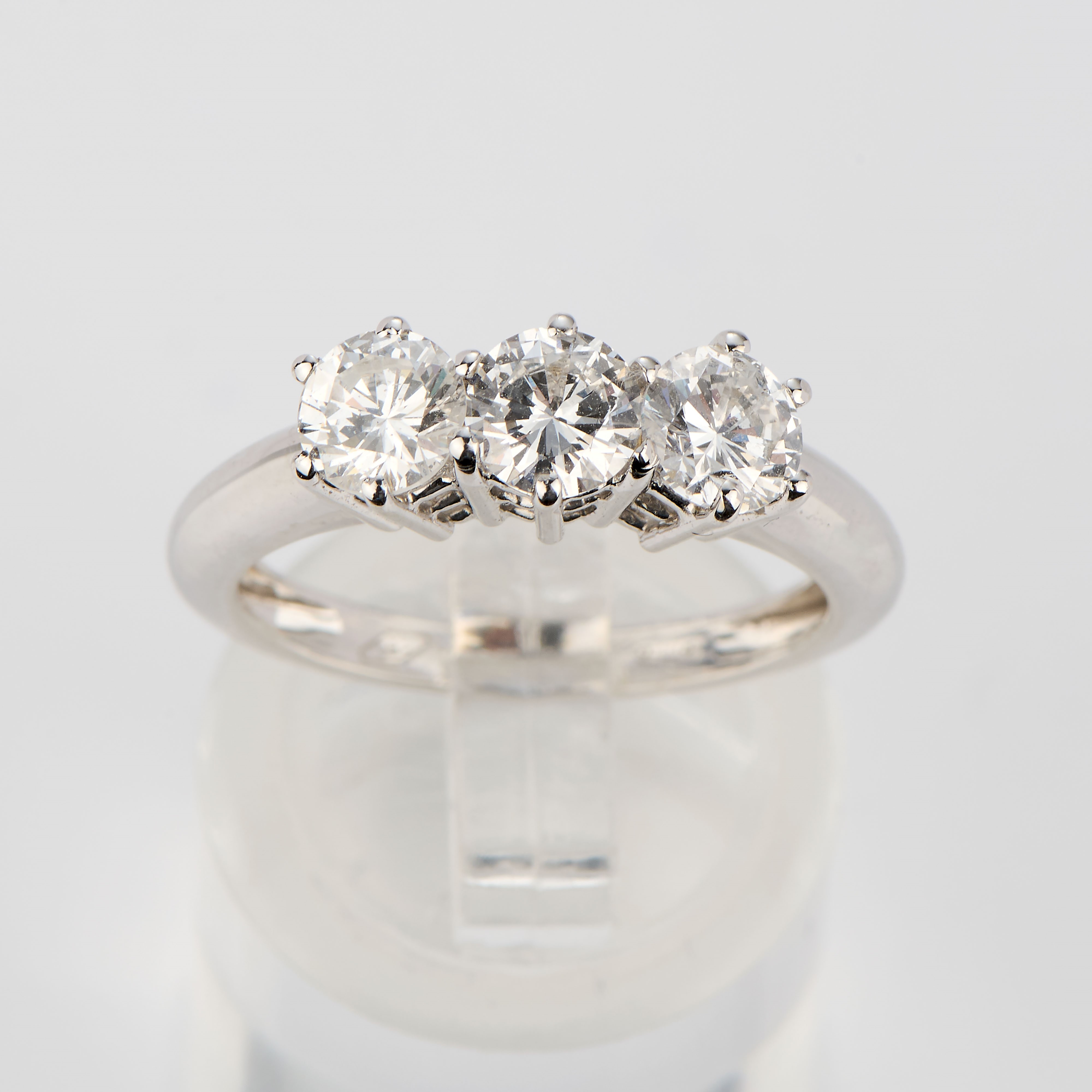 Anello trilogy in oro bianco con diamanti