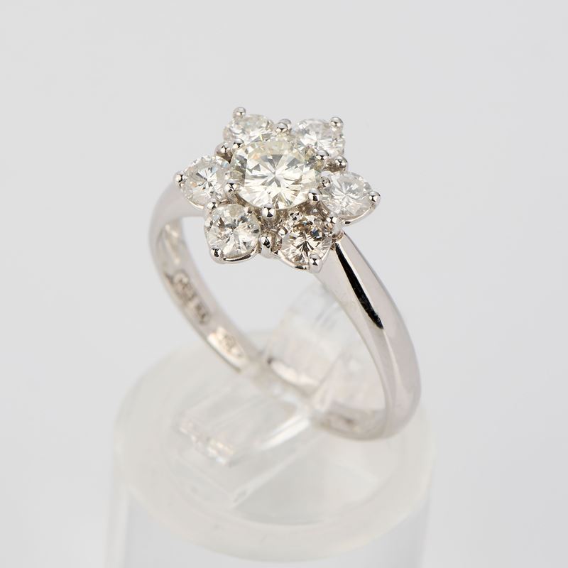 Anello a margherita in oro bianco e diamanti