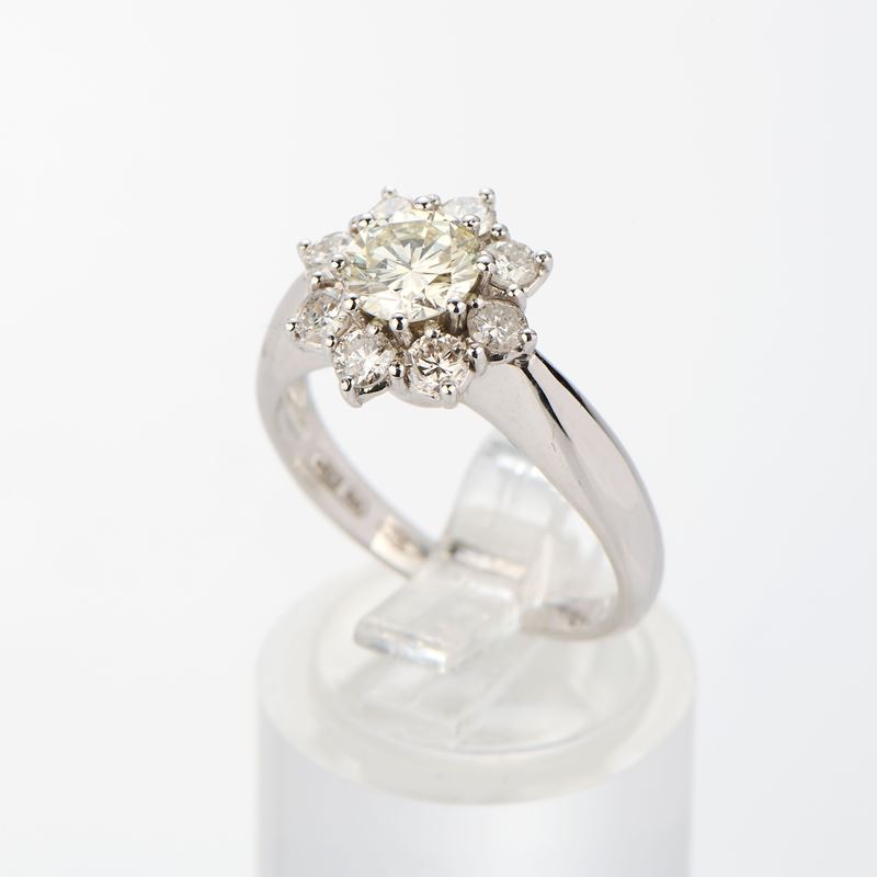 Anello a margherita in oro bianco con diamanti