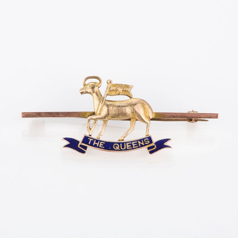 Spilla Regimental in oro giallo e smalto