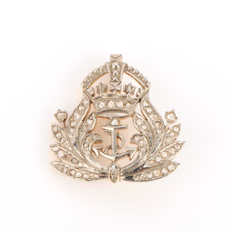 Spilla Regimental in oro giallo, platino e rose di diamante